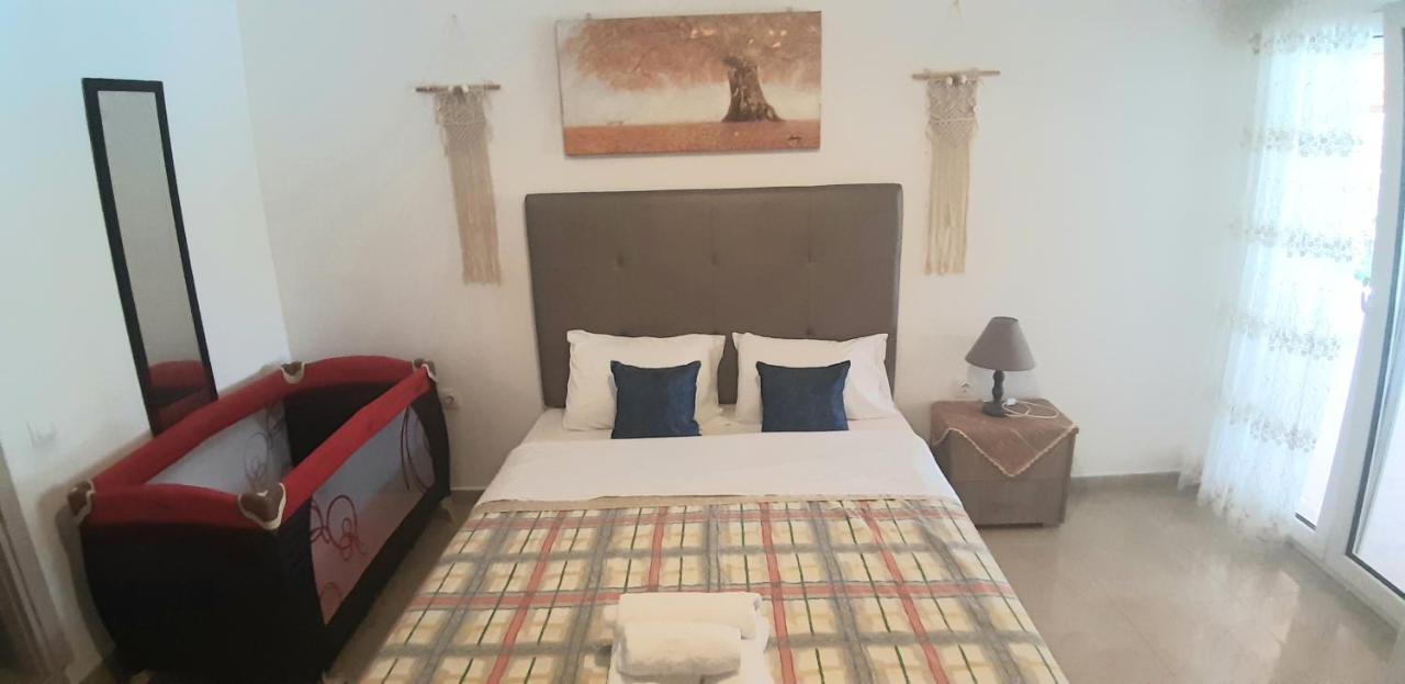 Maria Lemoni Swimming Pool Apartment Nea Skioni Exterior foto